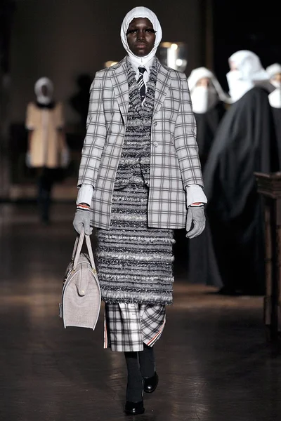Look 10